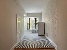 318 W 106th St, New York, NY