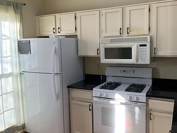 3rd image of 3021 Hutumn Ct