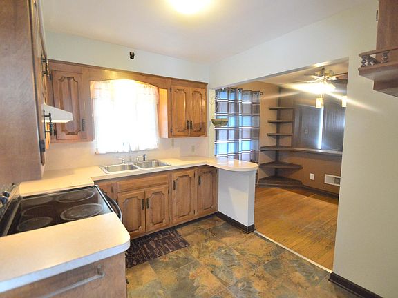 5th image of 76 Romaine Ave