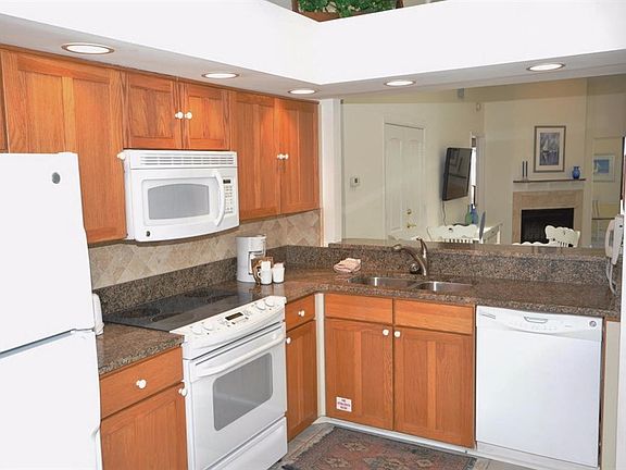 4th image of 8975 Heron Walk Dr