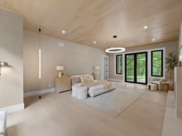 809 W Shore Dr, Kinnelon Boro, NJ 07405