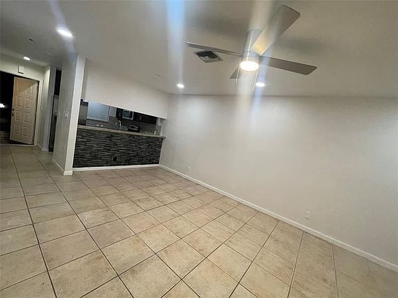 4th image of 11432 NW 42nd St #11434