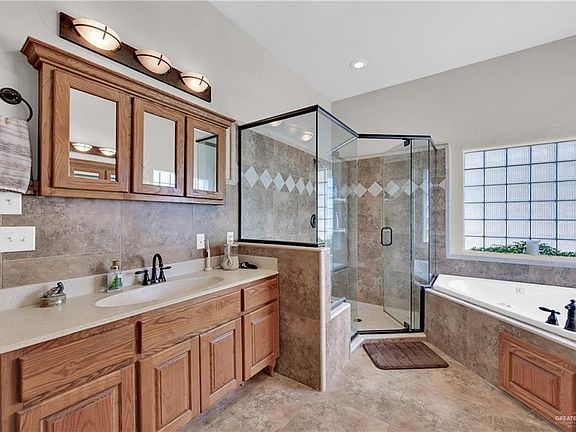 5th image of 1208 Lake View Dr
