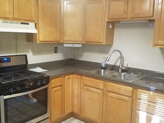 5th image of 3417 N Hamlin Ave #1