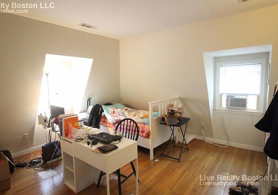 2nd image of 39 Farrington Ave