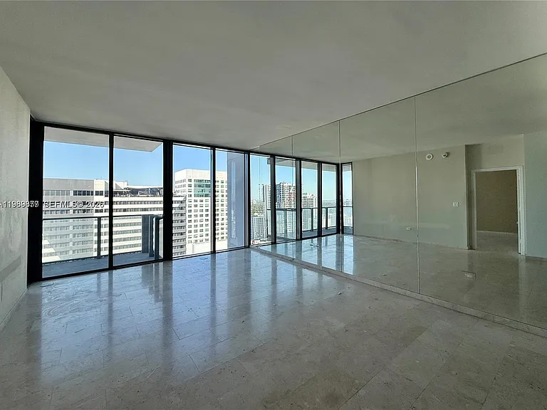 88 SW 7th St #1808 — Photo 3