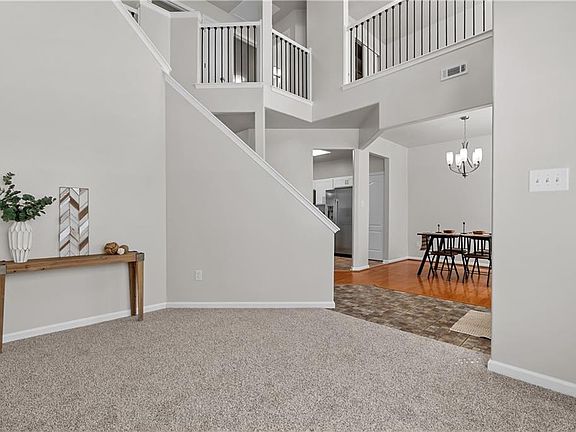4th image of 901 Summerfield Cres