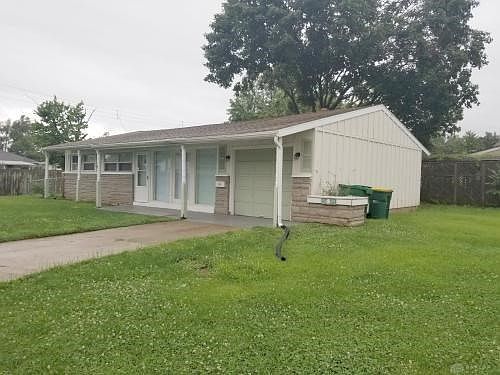 4th image of 681 E Dayton Dr
