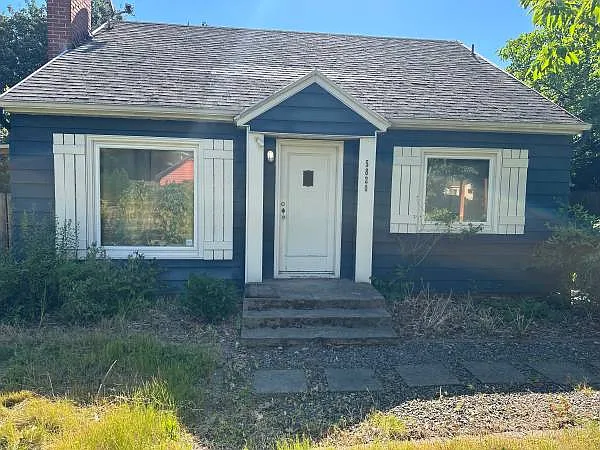 5820 NE 60th Ave — Photo 1