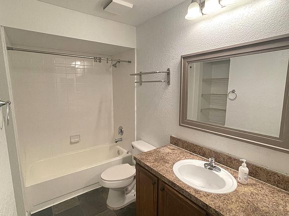 5th image of 226 Riverbend Dr #204-1
