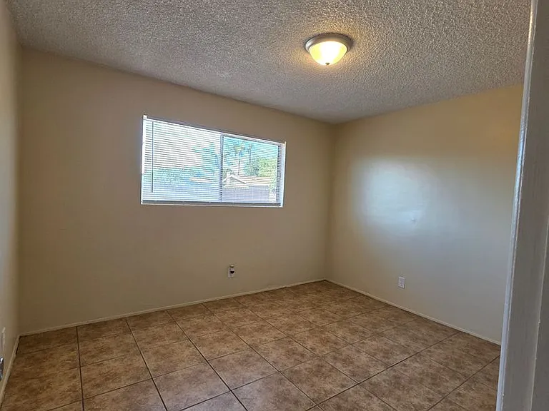 2805 Cambria Ave — Photo 8