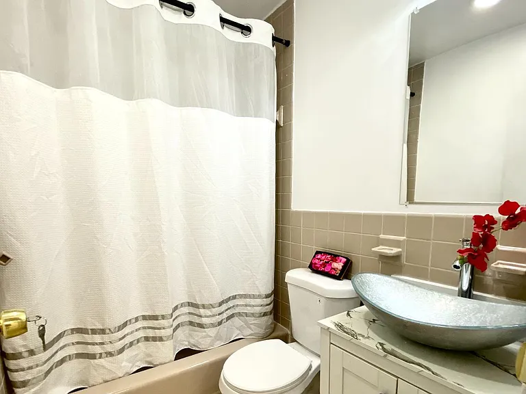1900 Lyttonsville Rd #114 — Photo 20