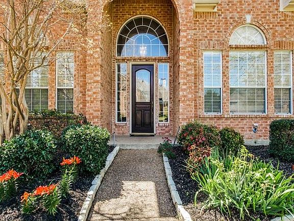3rd image of 1219 Forest Hills Dr