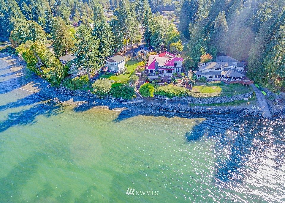 Gorgeous Waterfront home on .76 Acre