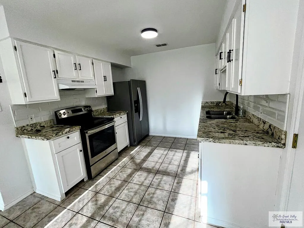 3 bed, 2.0 bath, 1129 sqft, $1,400 — Photo 3
