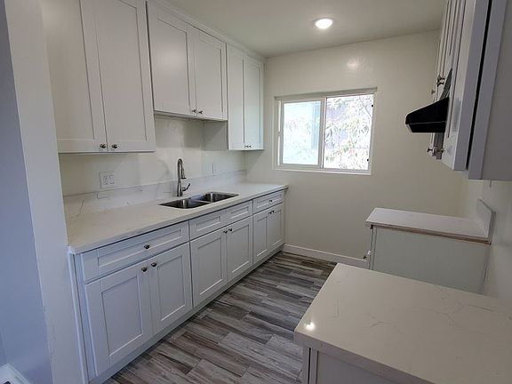 5th image of 321 S Mariposa Ave #8