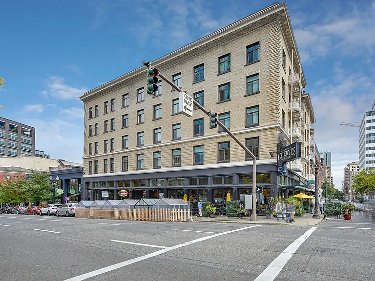 Washington Plaza Apartments — Photo 9
