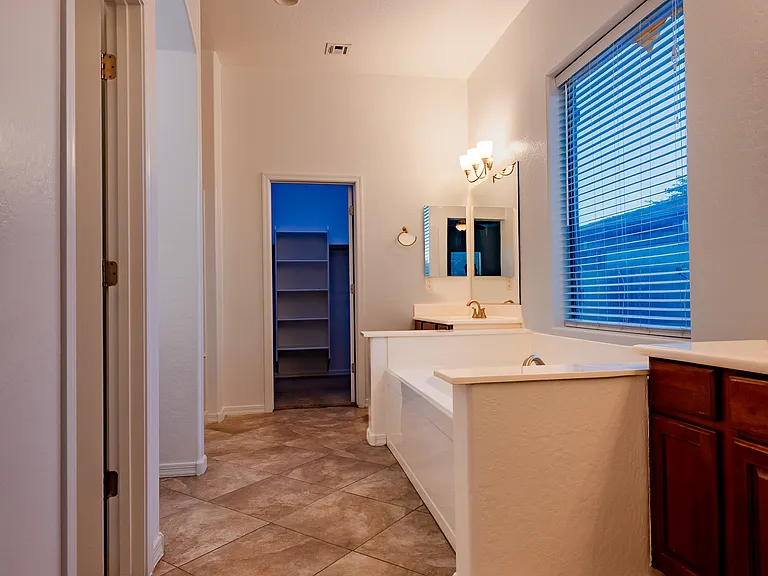562 E Janet Way — Photo 24