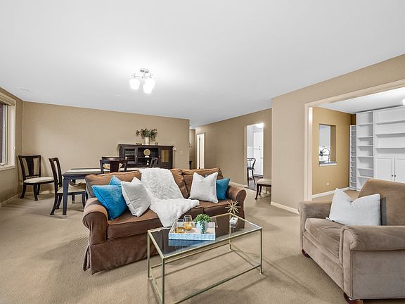 4th image of 2320 Central St APT 401