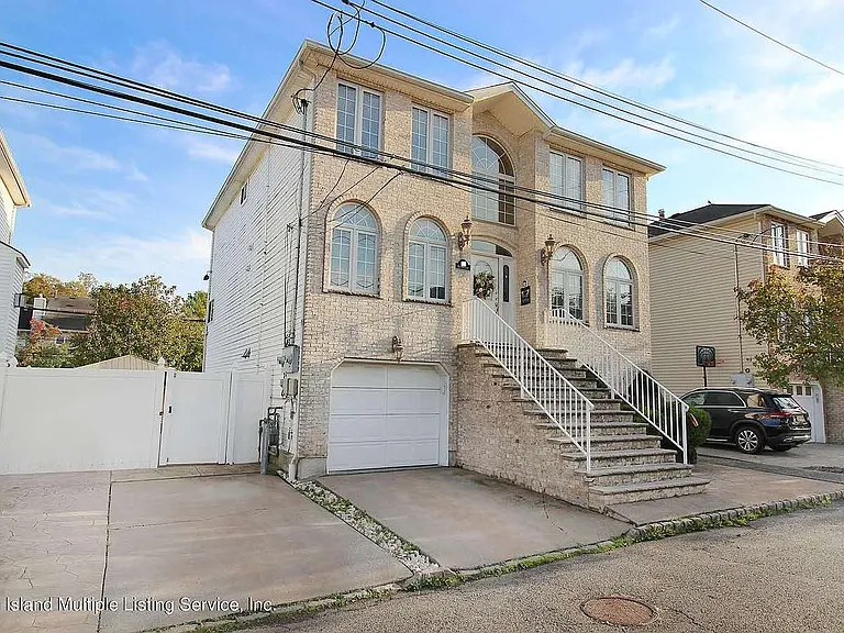 Bayview Ln — Photo 2