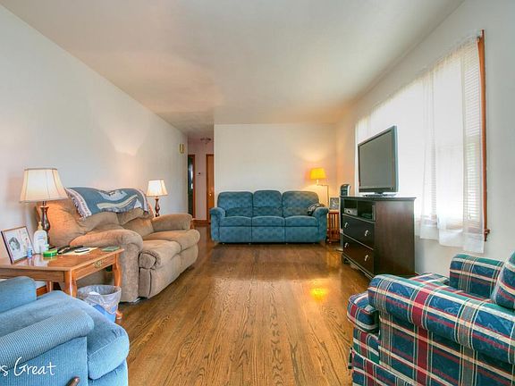 3rd image of 2615 Parkview Dr