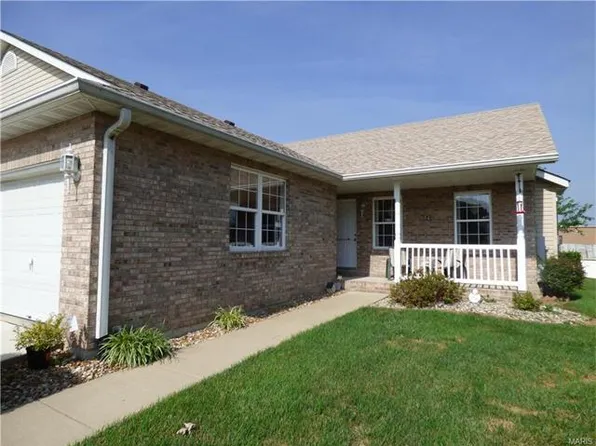 22 Old Orchard Ln, Glen Carbon, IL 62034