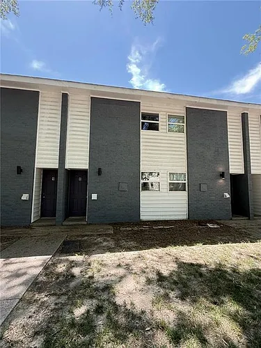 319 Main St Photo 1