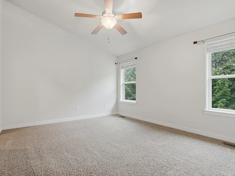 59 Whitechapel Dr — Photo 15