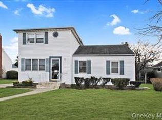 23 Jamaica Ave, Plainview, NY 11803
