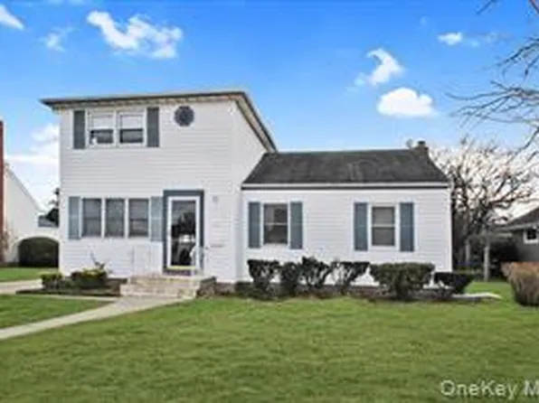 23 Jamaica Ave, Plainview, NY 11803