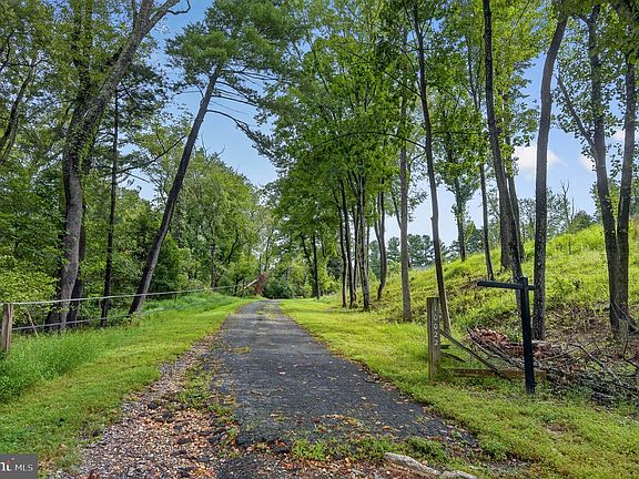 2nd image of 10022 Colvin Run Rd