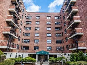 19 Old Mamaroneck Rd, White Plains, NY
