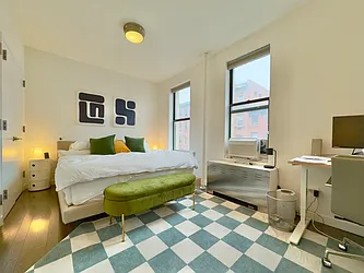 261 West 21st Street, #9