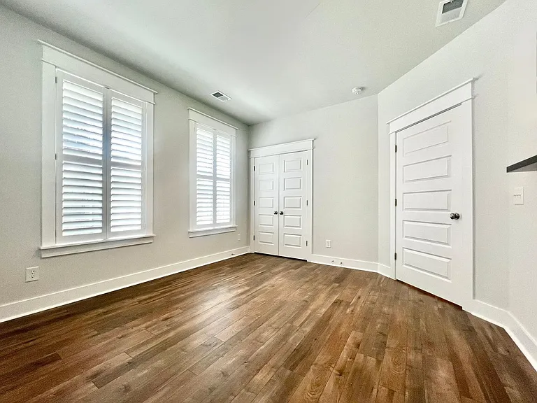 1510 Martel St — Photo 6