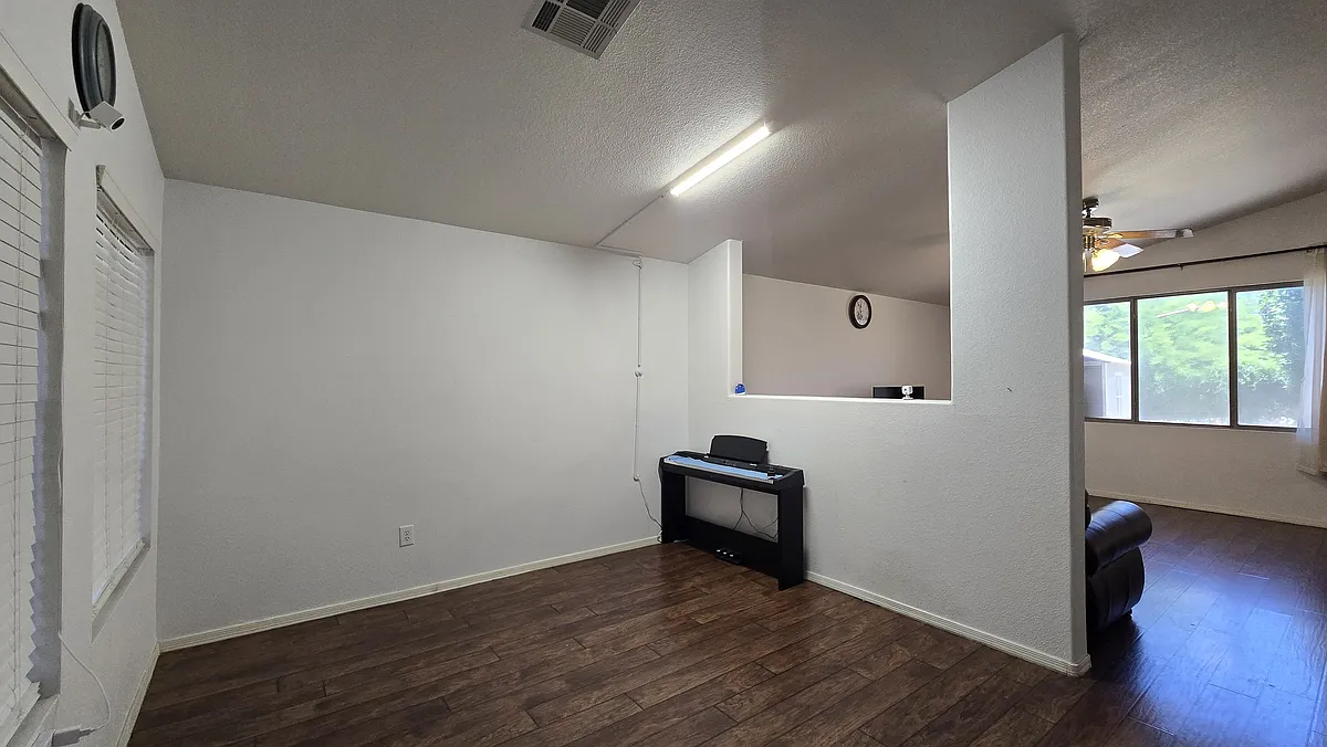 Building Photo - 1551 E Orchid Ct