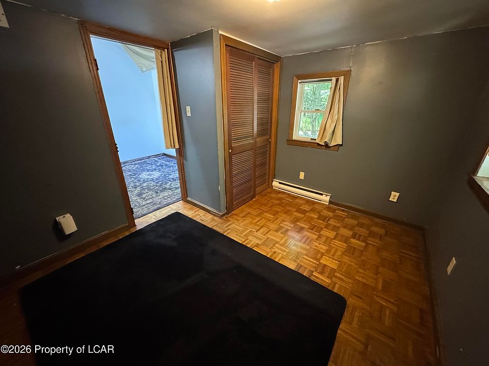 19th image of 1270 Woodhaven Dr