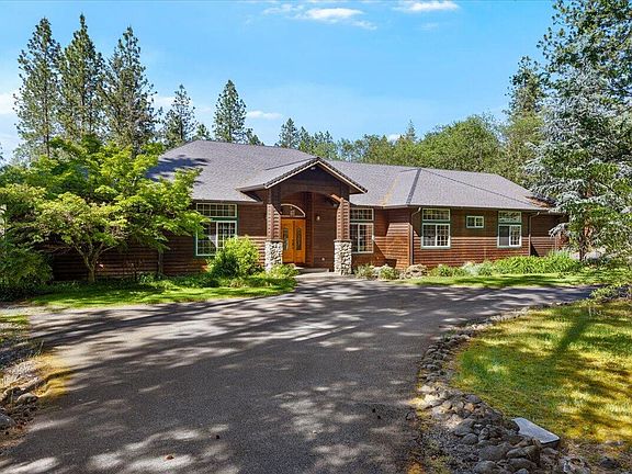 2nd image of 196 Pooh Ln