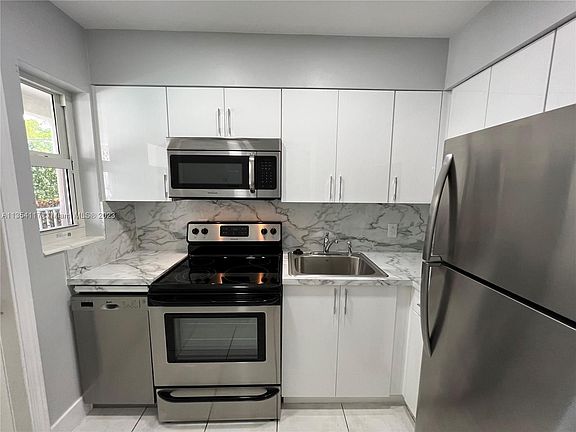 4th image of 2701 NE 1st St APT 102