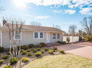 1006 Merriam Rd, Bay Shore, NY 11706