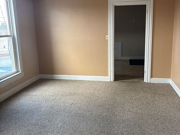 5th image of 11 E Main St APT 4