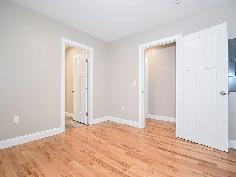 Paul's Place — Photo 111