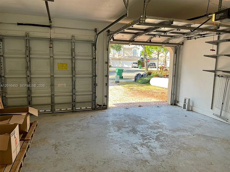 10933 NW 73rd Ter — Photo 33