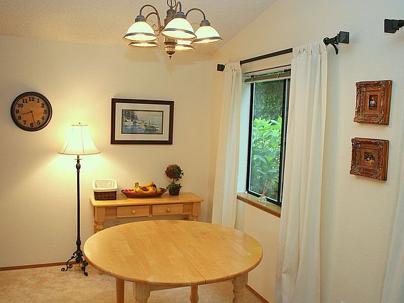 Light and bright dining room