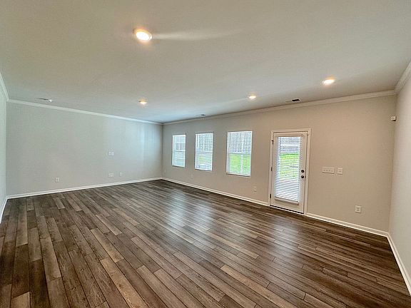 3rd image of 1011 Wishing Well Ln