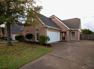 1050 Warwick Pl, Southaven, MS 38671