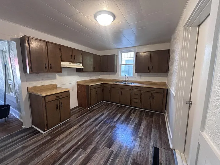 272 S Pearl St — Photo 13