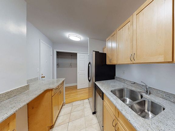 4th image of 301 E 47th St APT 11K