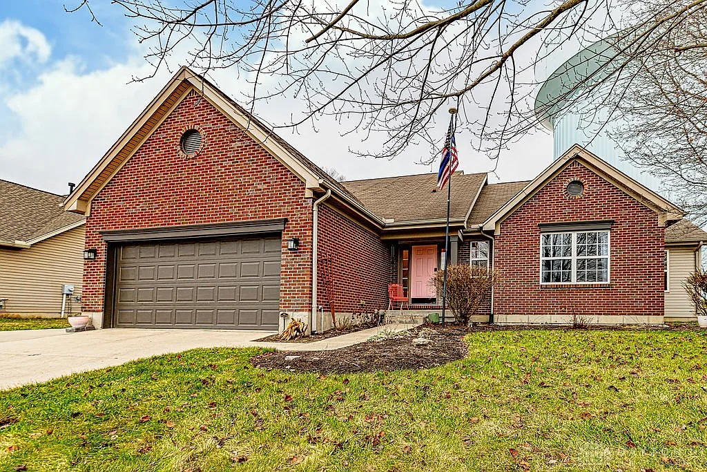 326 Hillcrest Dr photo 1