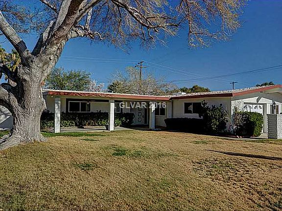 3rd image of 920 Niblick Dr