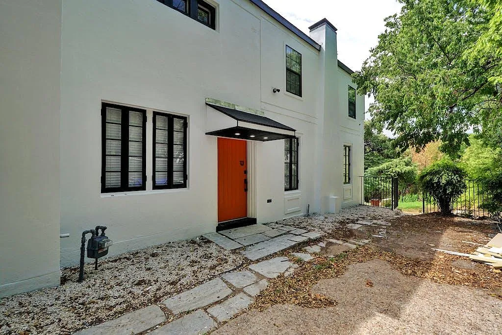 9 bed, 3200 sqft, $18,995 — Photo 4